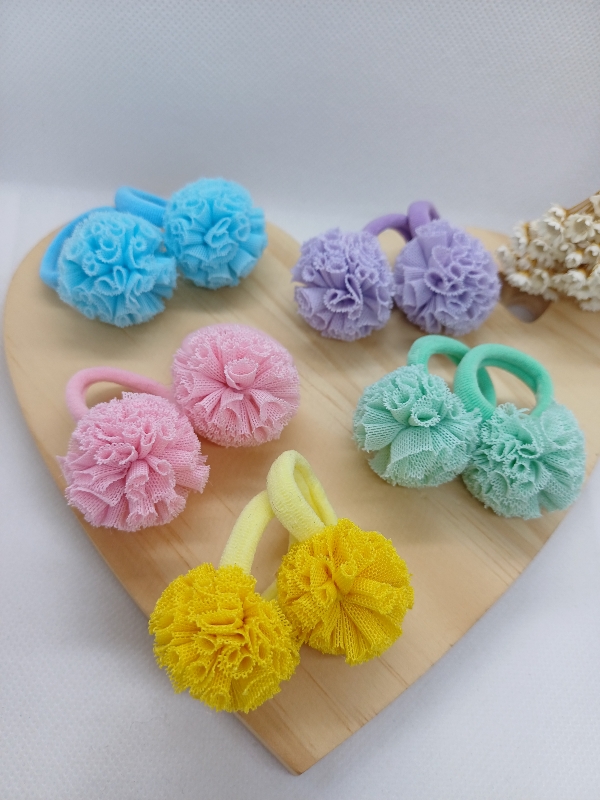 Mini xuxinha com pompom infantil para penteados